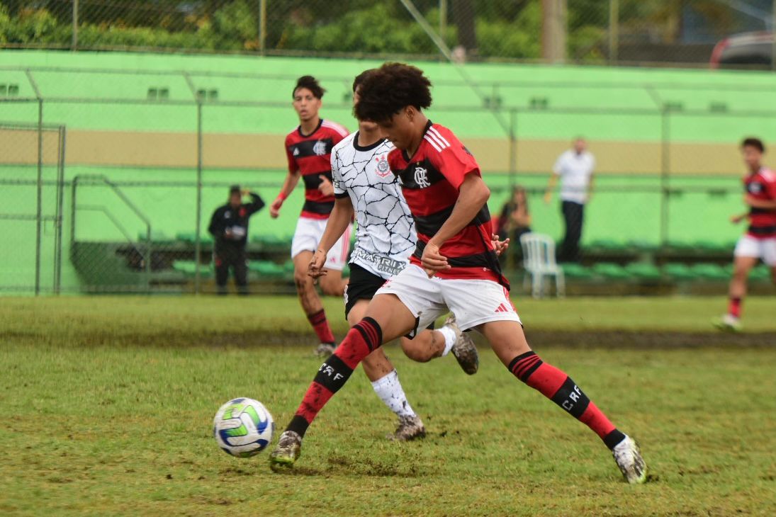 COPA DA AMIZADE SUB-15: FLAMENGO EMPATA COM O CORINTHIANS NA ESTREIA